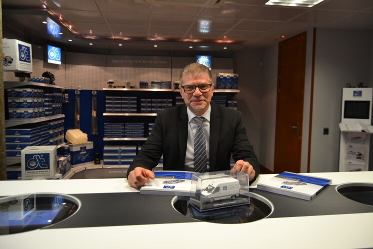 Martin Raton_DSC_0030_Showroom_Furgo Martin Raton_DSC_0030_Showroom_Furgo