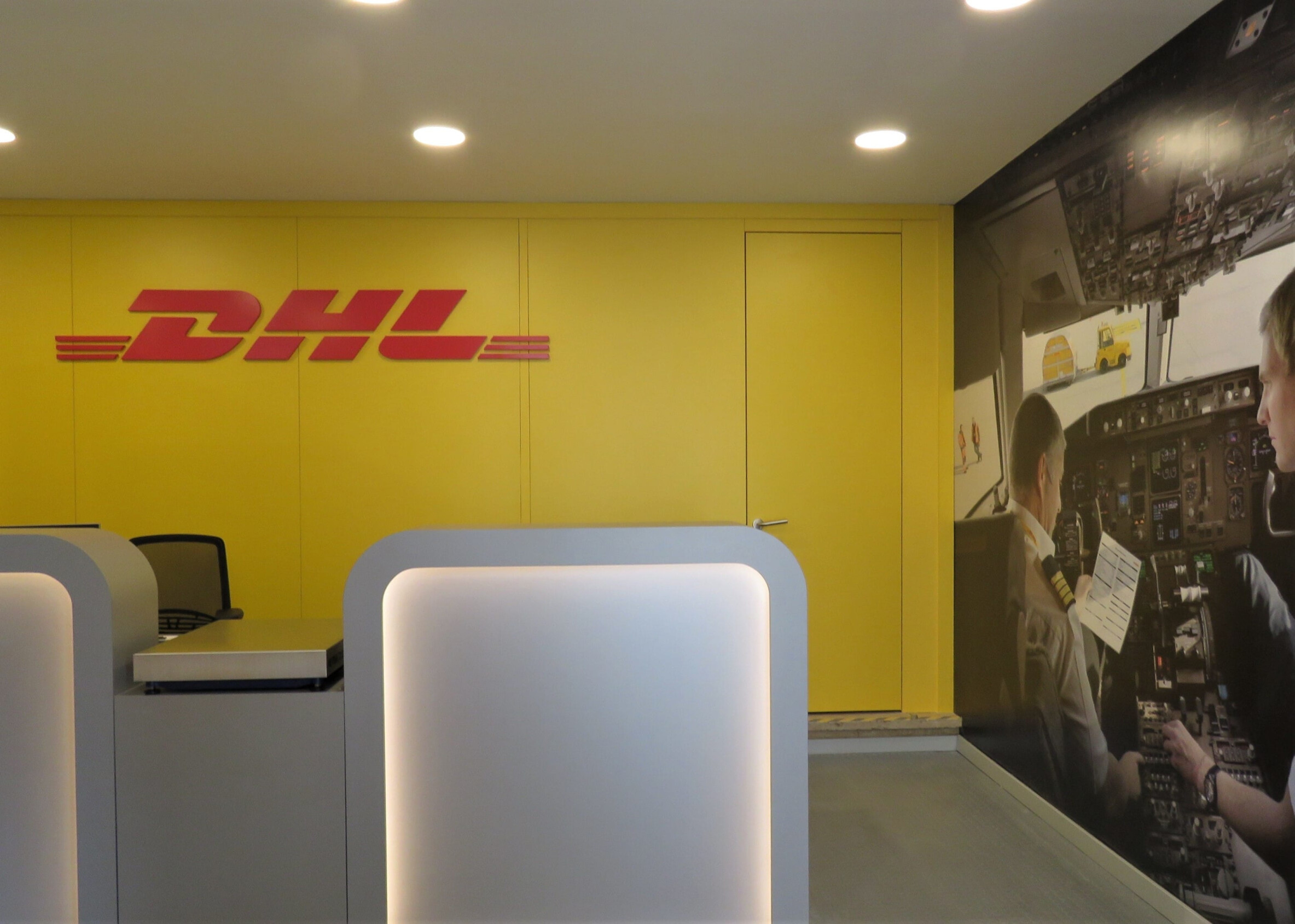 DHL Express Store2