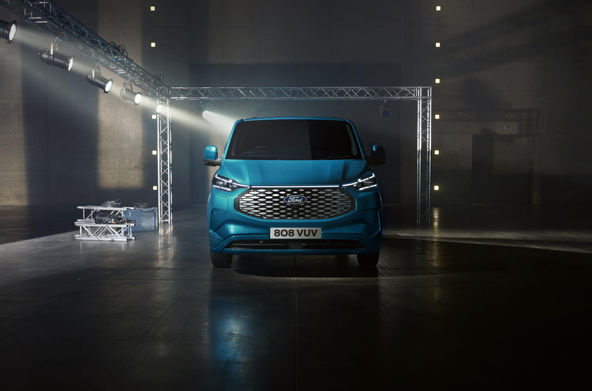 2022_FORD_E-TRANSIT_CUSTOM_00