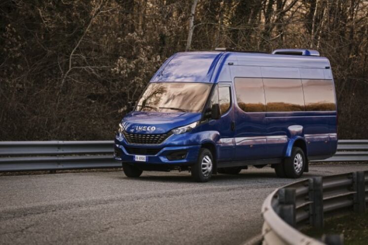 11-iveco_newdaily_minibus