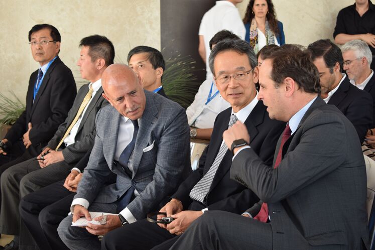 Presidente da Mitsubishi Fuso Truck Europe, Jorge Rosa, o presidente da Mitsubishi Fuso Truck & Bus Corporation (MFTBC), Kazuo Matsunaga e o presidente da Câmara de Lisboa, Fernando 