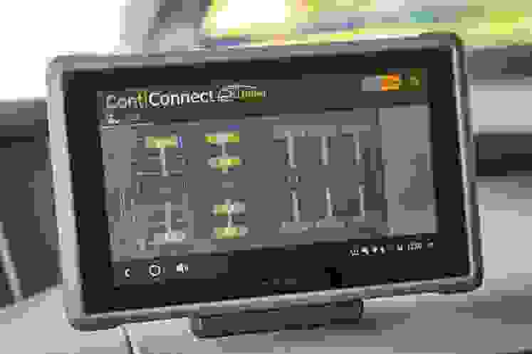 ContiConnect_Display_TomTom_1