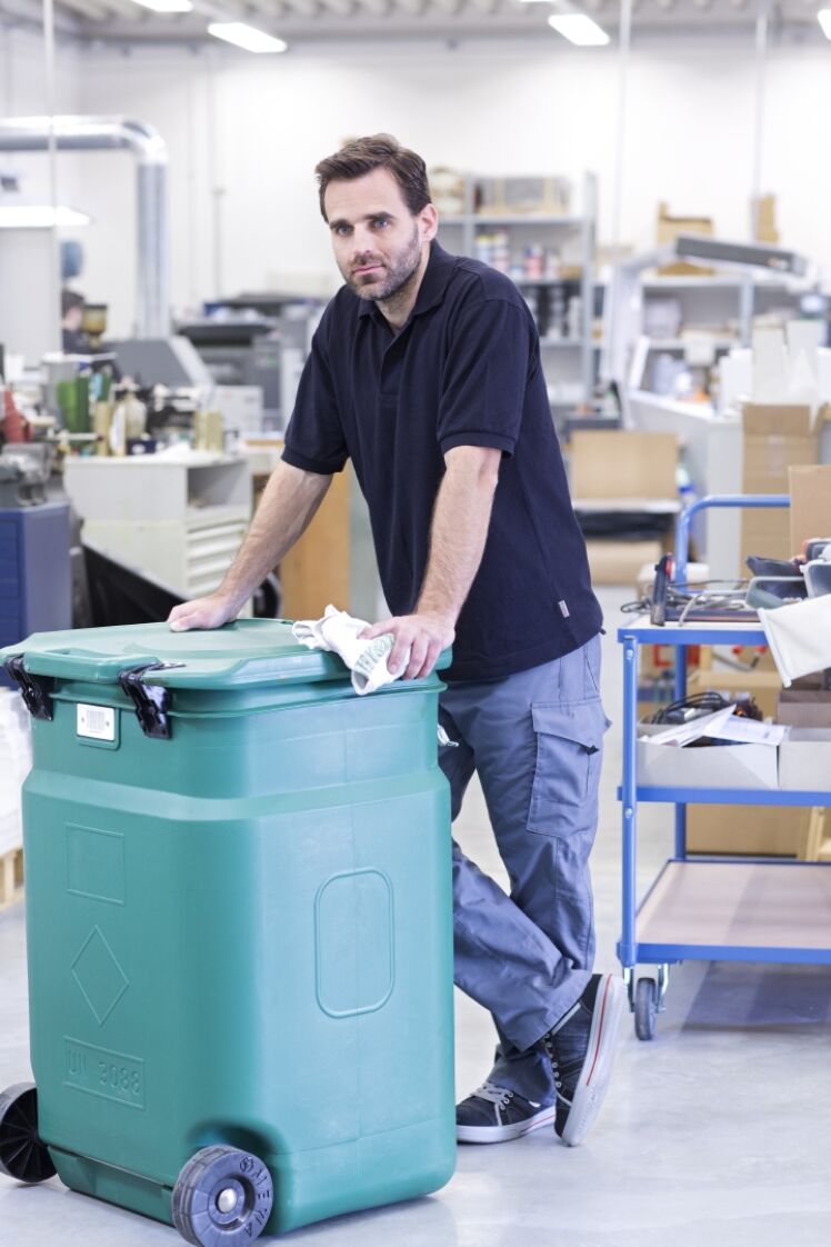 Contentor de segurança MEWA SaCon guarda os panos utilizados