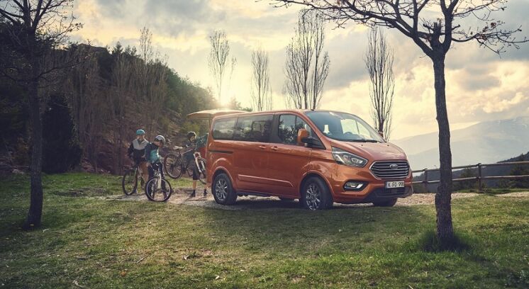 FordTourneoCustom_01