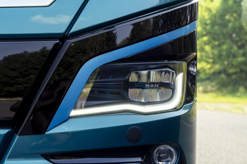 800_p-bus-eod-lionscity18e-03