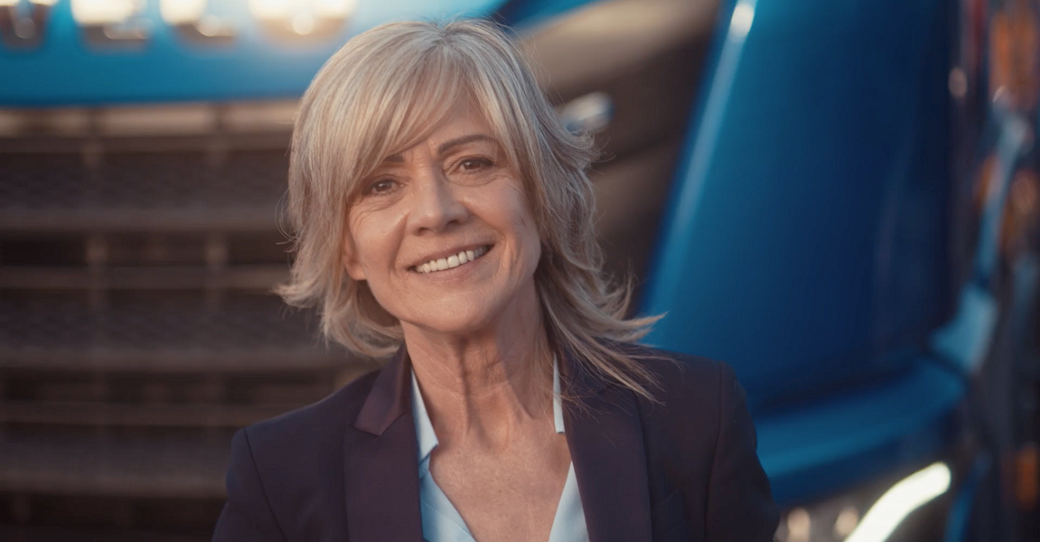 IVECO_Lorella Della Torre_TRUCK QUEENS IVECO_Lorella Della Torre_TRUCK QUEENS