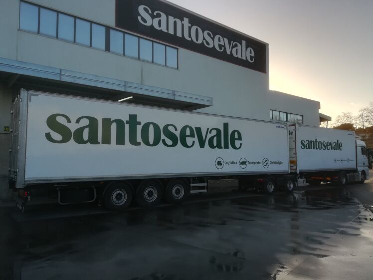 Camiões euro-modulares na Santos e Vale