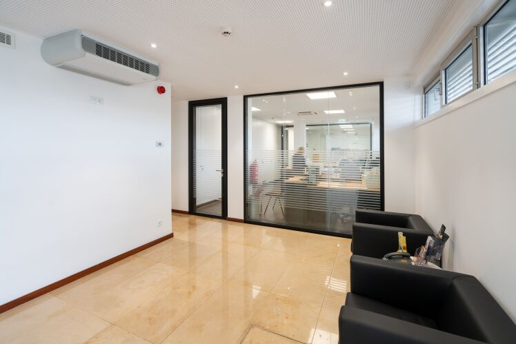 A nova receção da FUCHS na Maia apresenta-se mais moderna e com mais luz