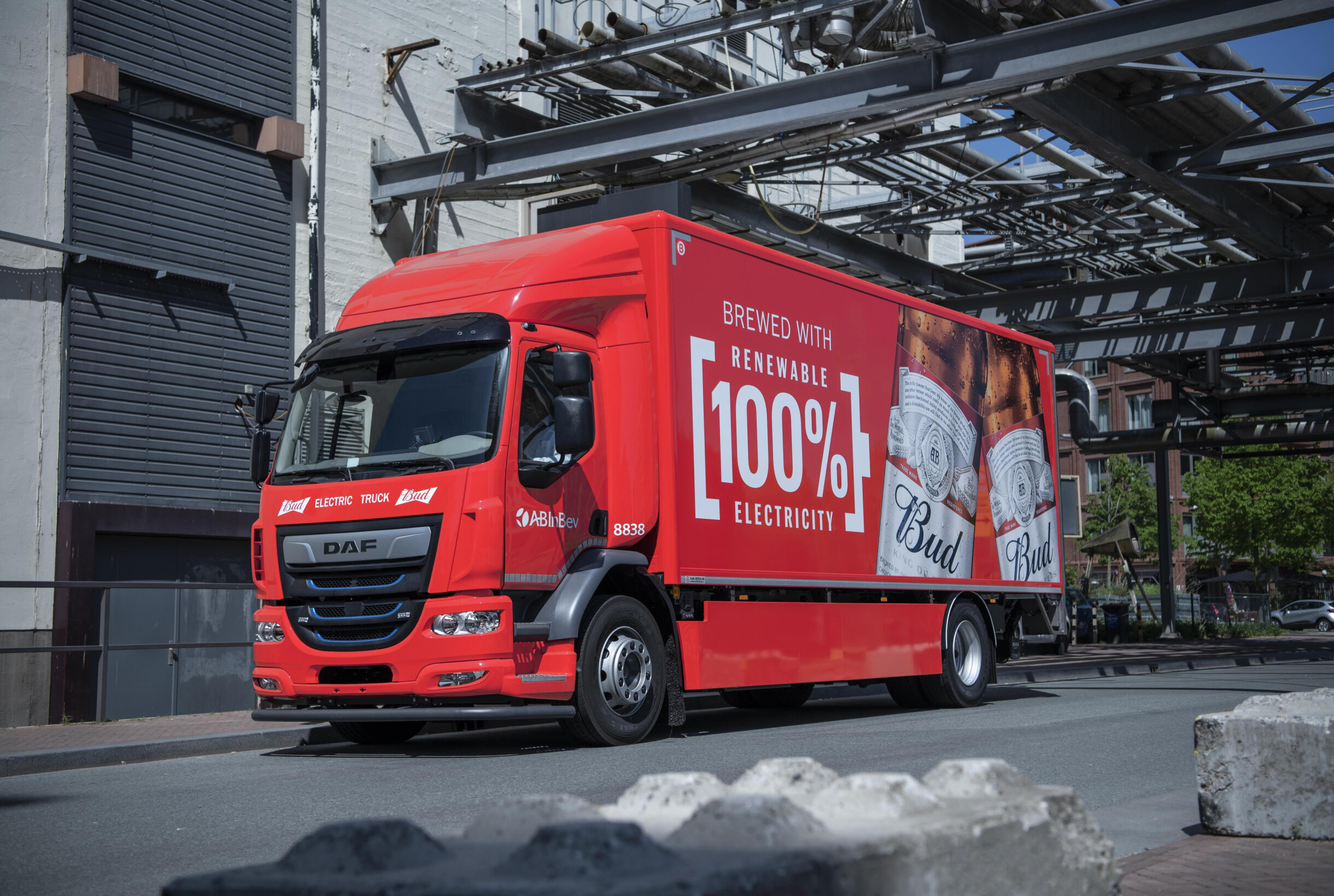 DAF-starts-delivery-of-fully-electric-LF-Electric-02 DAF-starts-delivery-of-fully-electric-LF-Electric-02