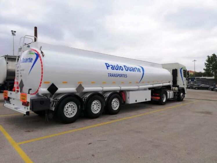 Reta e Transportes Paulo Duarte acordam pintura de semi-reboques cisterna