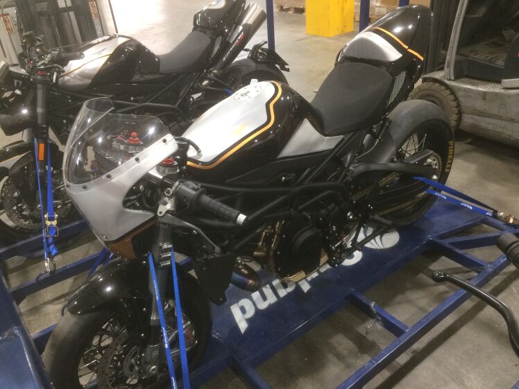 Garland concebeu estruturas especificas para transporte de motos