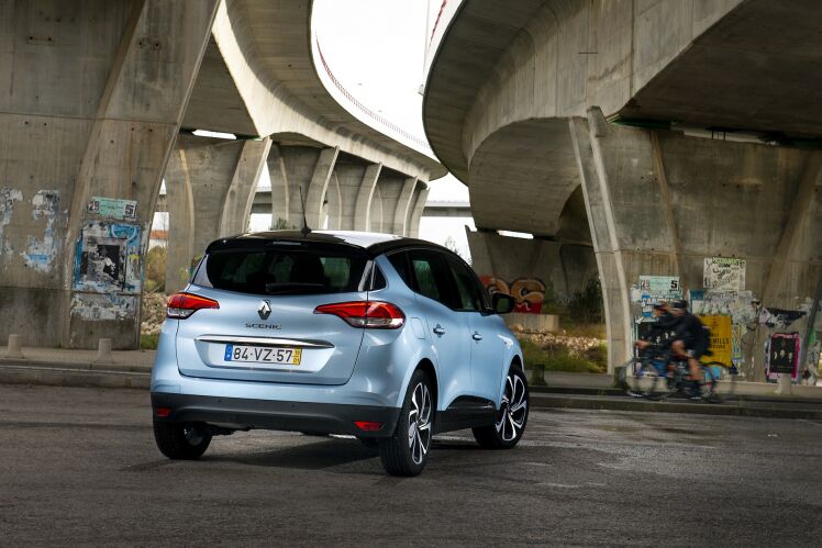 Renault_Scenic_(2)