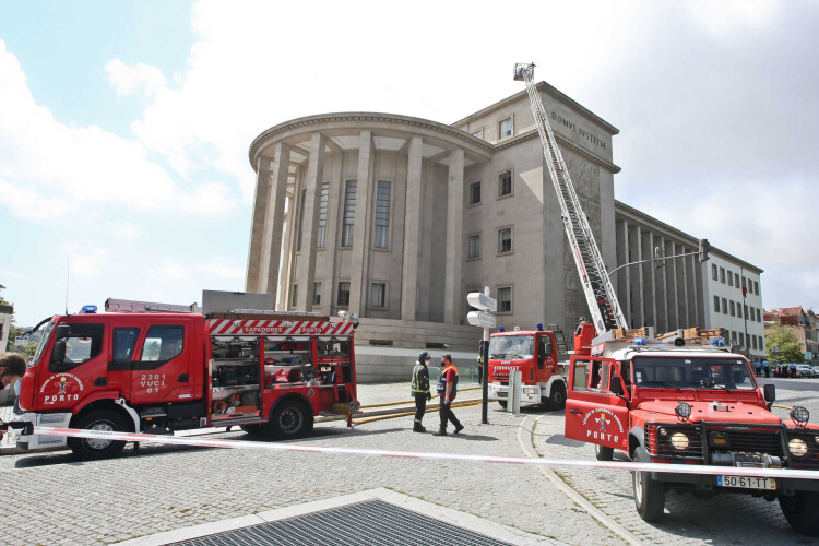 incendio-deflagrou-no-palacio-da-justica-do-porto