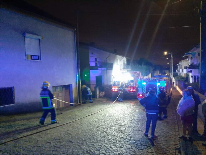 incendio-destroi-anexo-de-habitacao-em-santo-tirso