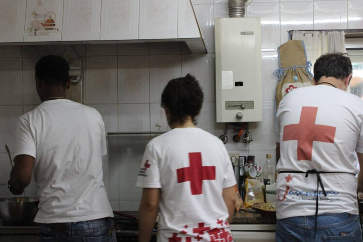 cruz-vermelha-de-santo-tirso-realiza-almoco-com-refugiados