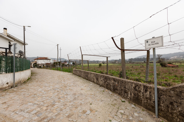 pavimentadas-quatro-ruas-em-terra-na-reguenga