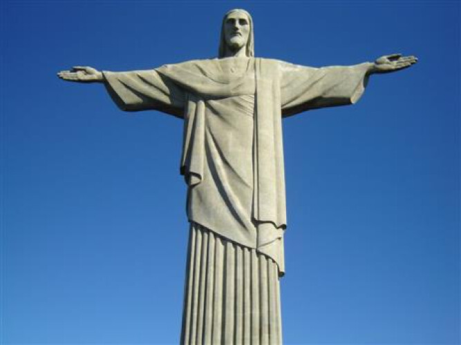 cristo-rei-entre-esculturas-mundiais-mais-fantasticas