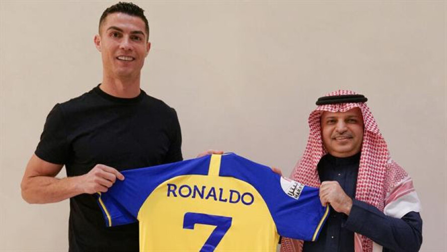 cristiano-ronaldo-assina-pelos-sauditas-do-al-nassr