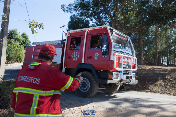 incendio-junto-ao-campo-de-futebol-da-reguenga