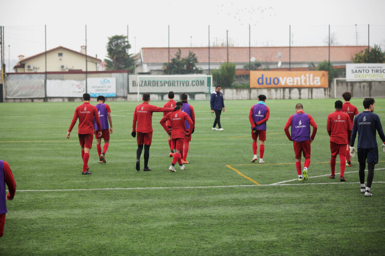 aves-em-primeiro-lugar-na-liga-revelacao