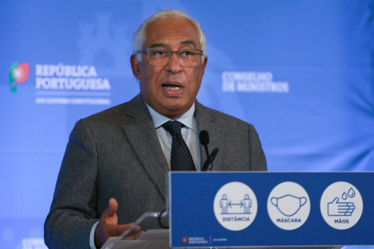 covid-19-uso-obrigatorio-de-mascara-em-todos-os-espacos-fechados
