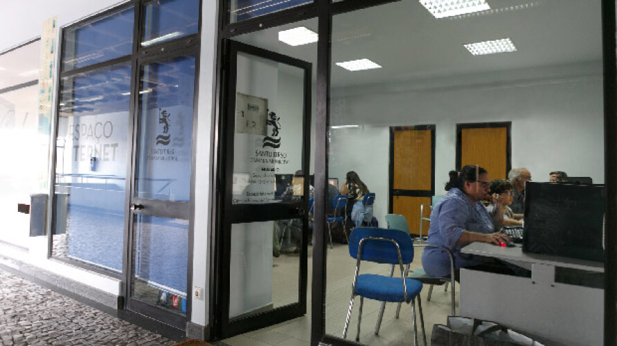 camara-disponibiliza-acesso-gratuito-ao-skype-no-espaco-internet