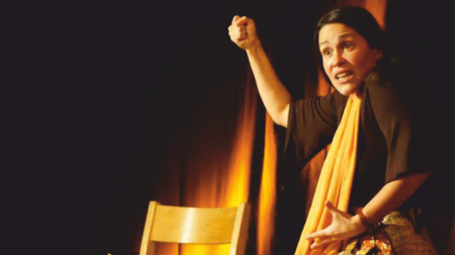 de-conto-a-conto-traz-contadora-de-historias-a-espacos-culturais-do-concelho