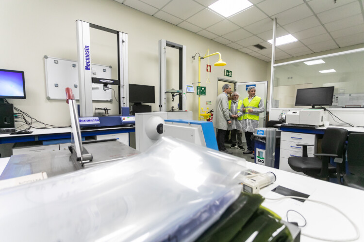 empresa-de-santo-tirso-fabrica-plastico-com-materiais-reciclados