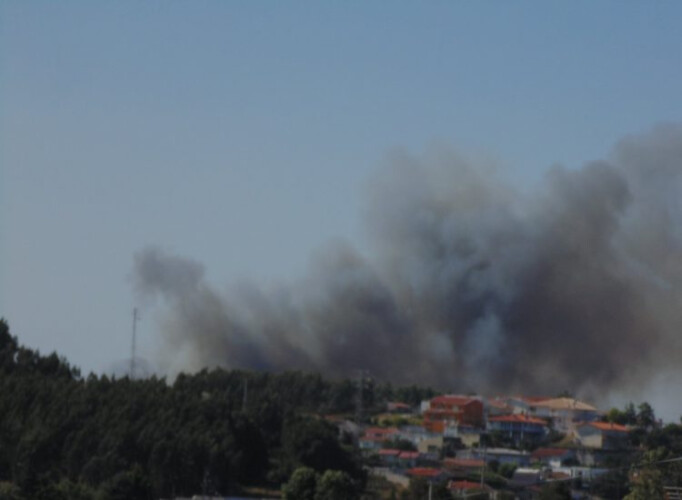 incendio-de-grande-proporcao-exige-mais-operacionais-no-terreno