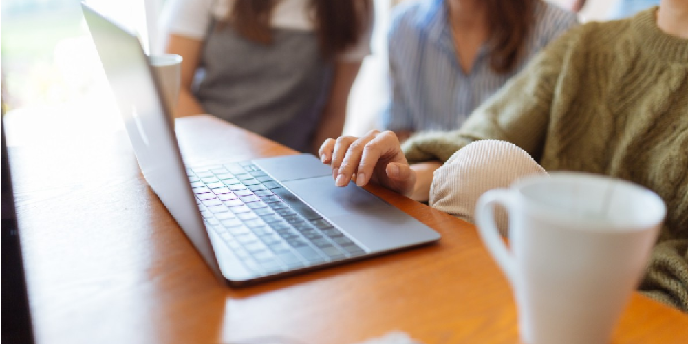 5-minutos-ou-1-hora-quanto-tempo-passa-a-ler-criticas-online