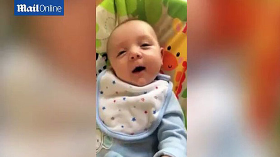 bebe-diz-ola-com-sete-semanas
