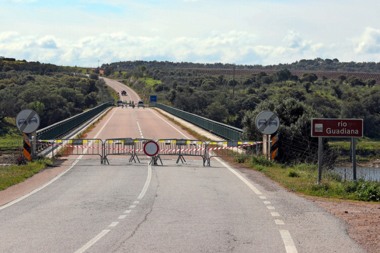 covid-19-espanha-recua-e-deixa-de-exigir-teste-na-fronteira