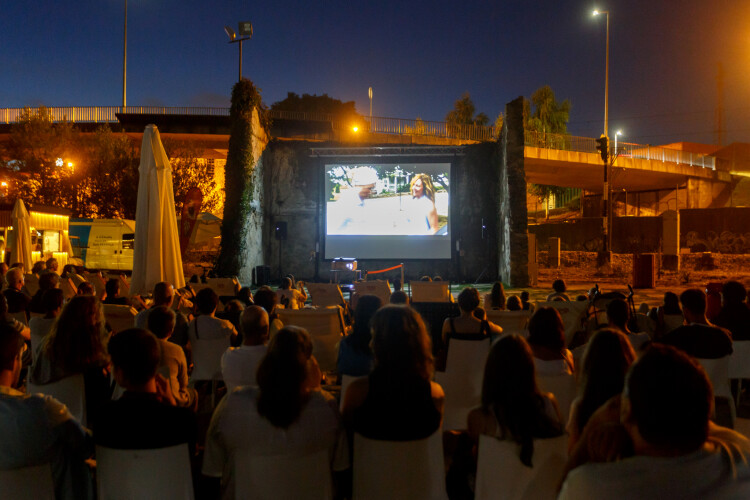 ha-cinema-na-praia-urbana-em-agosto