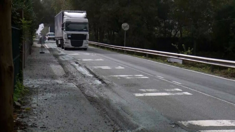 obras-na-en105-provocaram-danos-em-mais-de-uma-dezena-de-viaturas