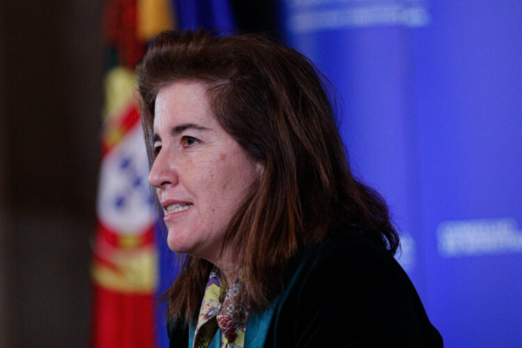 covid-19-governo-aprova-alteracoes-ao-apoio-excecional-aos-pais