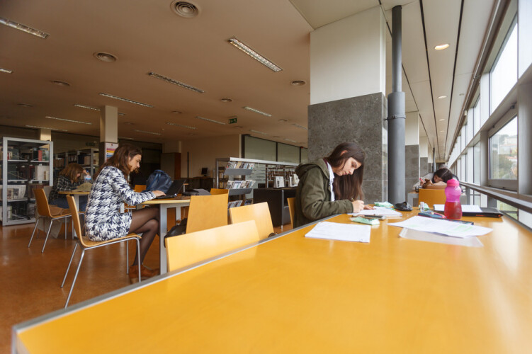 alunos-podem-estudar-ate-mais-tarde-na-biblioteca-municipal