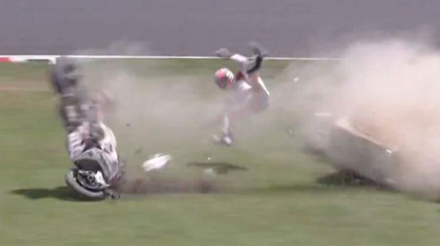 video-acidente-de-moto-faz-casey-stoner-voar