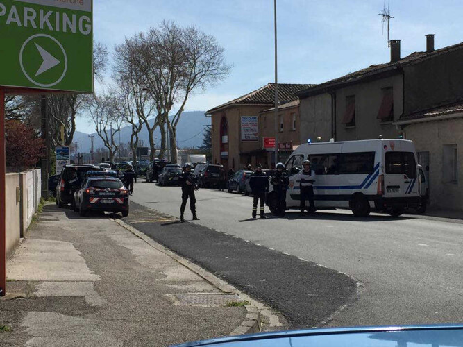 atacante-que-se-barricou-em-supermercado-foi-abatido-pela-policia