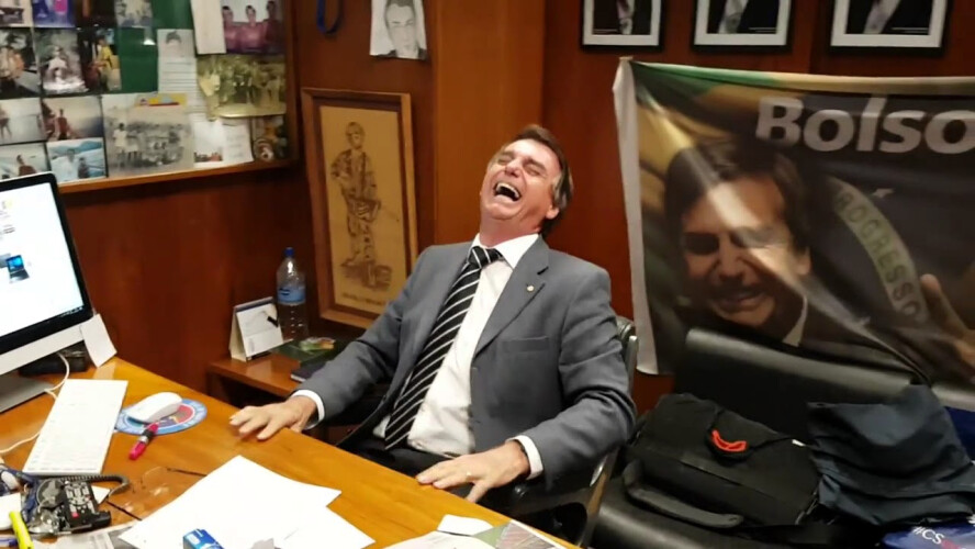 bolsonaro-reconhece-que-beneficiou-filho