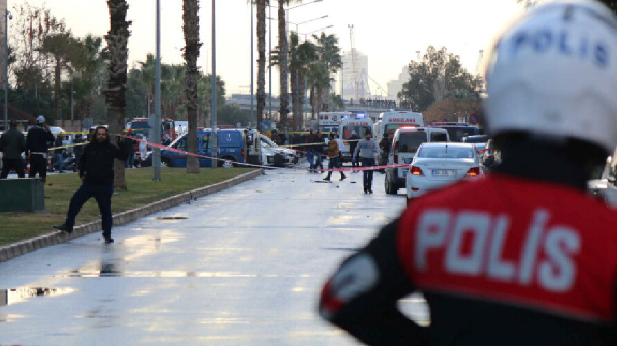 policia-turca-abate-dois-homens-apos-ataque-que-matou-duas-pessoas