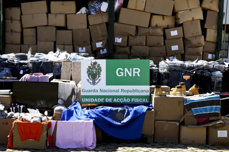 milhares-de-pecas-de-vestuario-contrafeito-apreendidas-na-regiao-norte