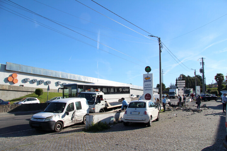 acidente-na-avenida-da-perlonga