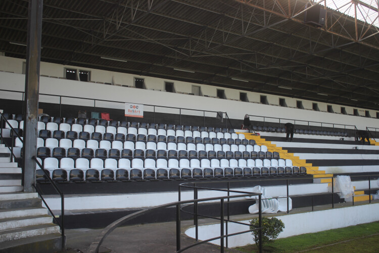 cadeiras-do-estadio-abel-alves-de-figueiredo-comecam-a-ser-montadas