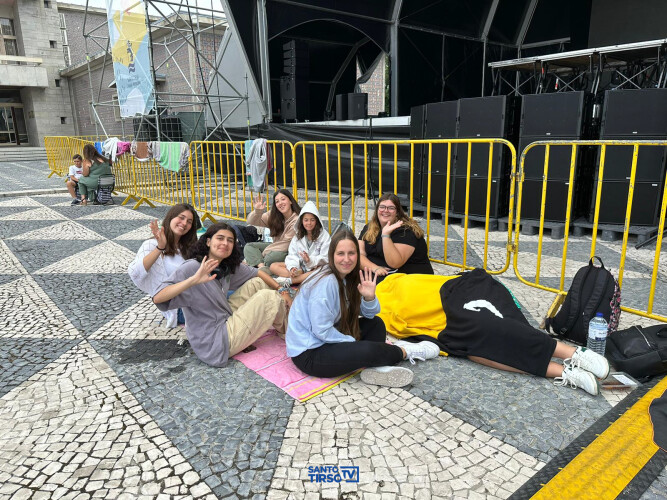fas-de-fernando-daniel-ja-acampam-no-recinto-horas-antes-do-concerto