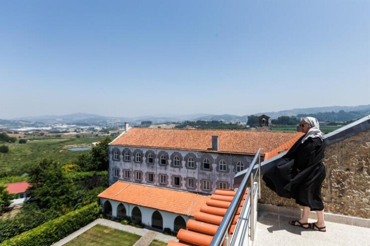 mosteiro-de-santo-tirso-com-camas-disponiveis-para-retirar-pressao