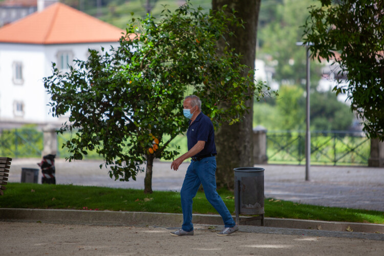 covid-19-santo-tirso-entre-os-concelhos-que-recuam-no-desconfinamento