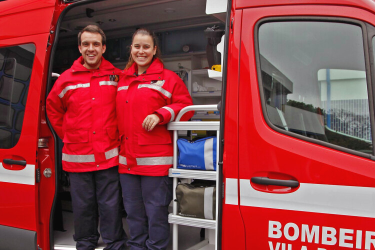 bebe-nasce-em-ambulancia-dos-bombeiros-voluntarios-de-vila-das-aves