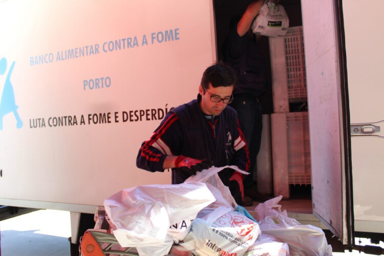 cd-aves-entrega-duas-toneladas-de-alimentos