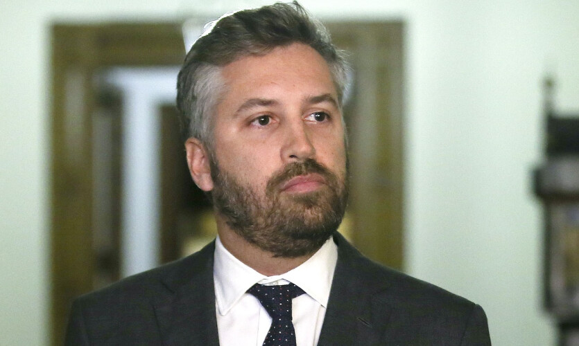 ministro-apela-ao-uso-de-mascara-nas-estacoes-e-transportes-publicos