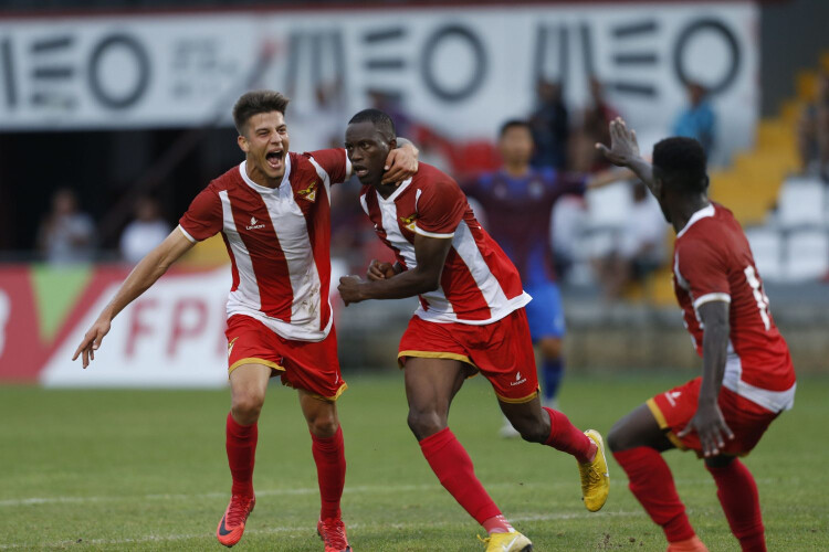 desportivo-das-aves-de-novo-no-topo-da-liga-revelacao